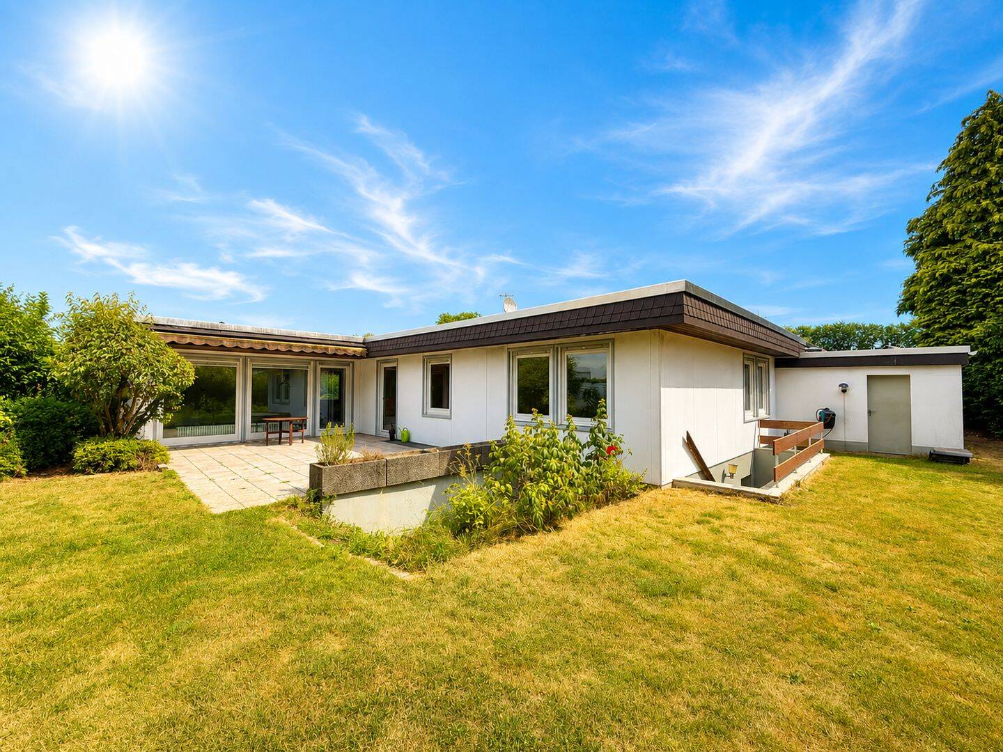 MANNELLA *Wohnen auf einer Ebene* mit traumhaftem Garten in Weldergoven, 53773 Hennef (Sieg)
