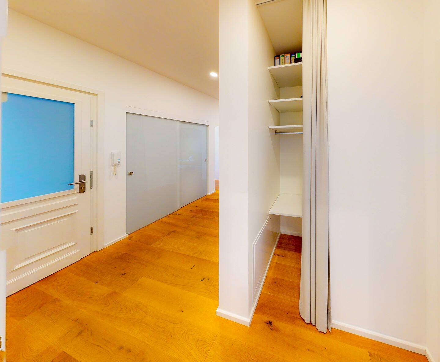 Highlight: Wohnen, wie Sie es sich wünschen – 4,5-Zi.-Wohnung mit Kamin, Balkon & Stil in Top-Lage, 70180 Stuttgart (Mitte Süd)