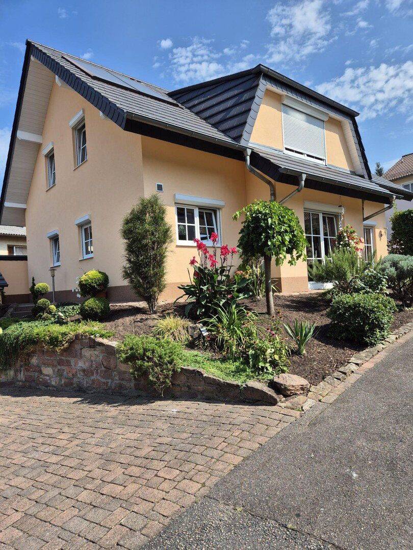 Sehr gepflegtes Einfamilienhaus mit viel Charme und Wohlfühlatmosphäre, 69245 Bammental