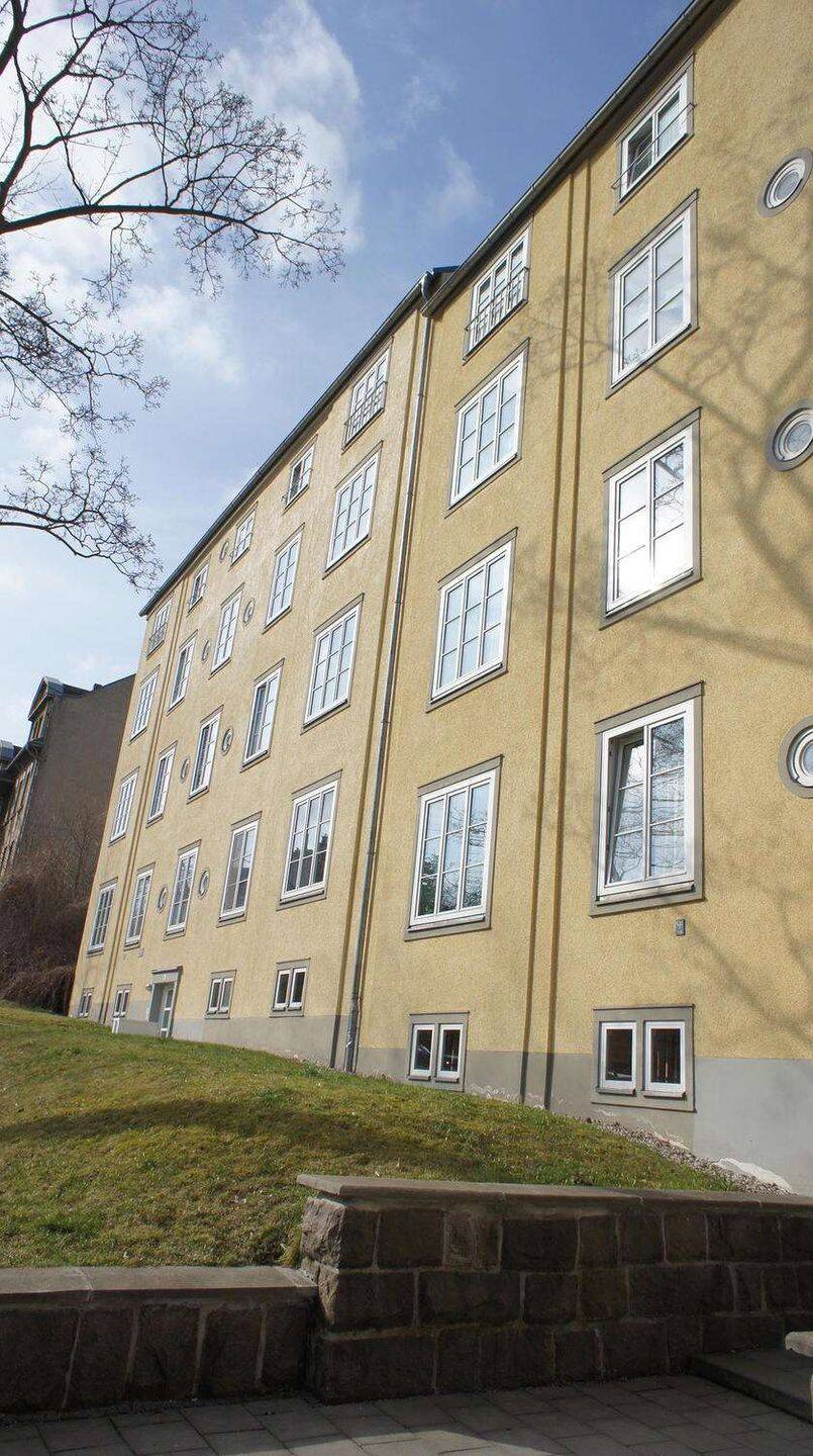 Frei ab 1.2.27 – Laminat wird neu verlegt ! DG ohne Schrägen mit sonnigem Balkon !, 9119 Chemnitz (Helbersdorf Kapellenberg Kappel Zentrum)