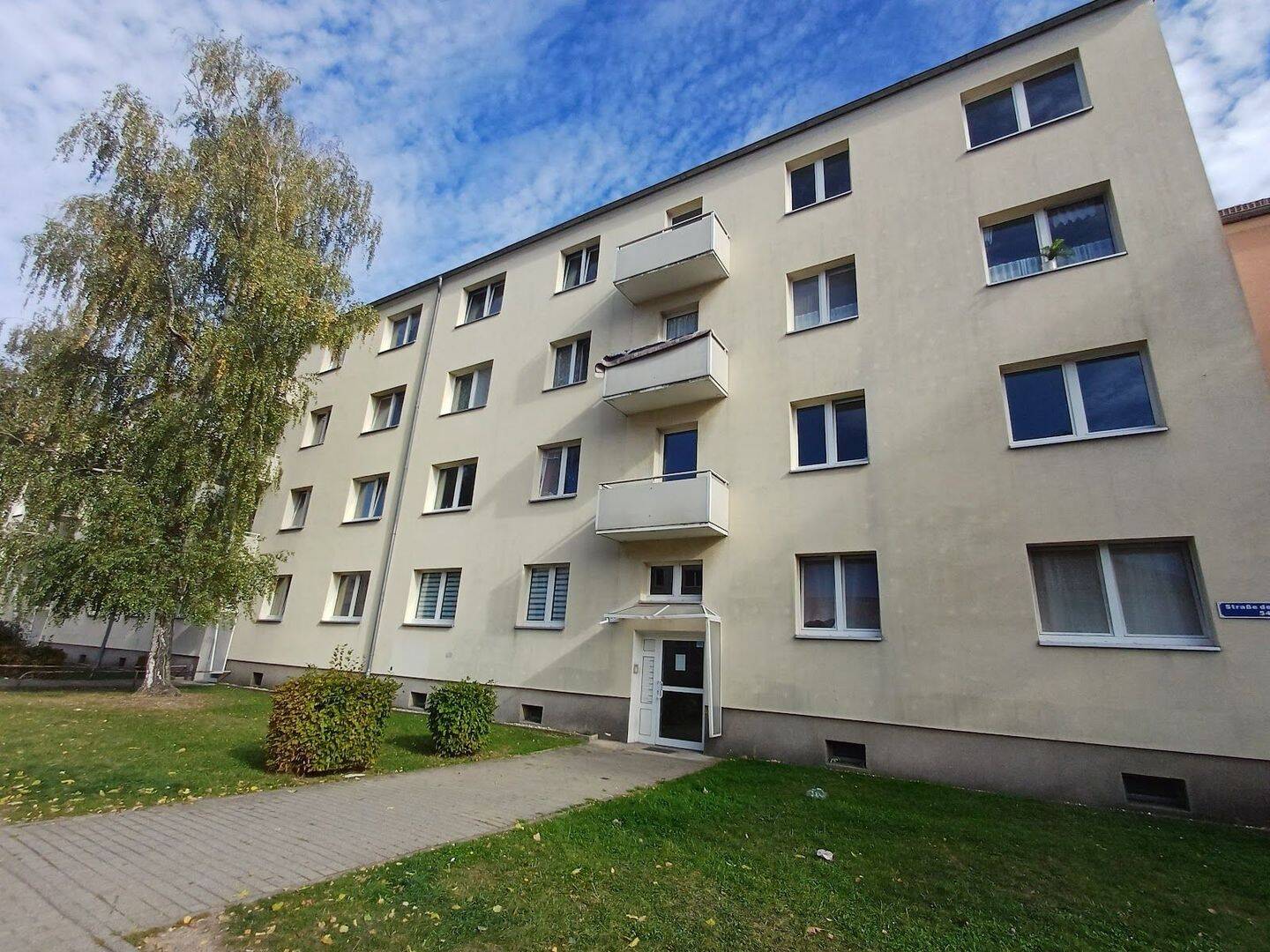 Viel Platz für Sie und Ihre Familie – neu saniert – 1. OG rechts, 6217 Merseburg