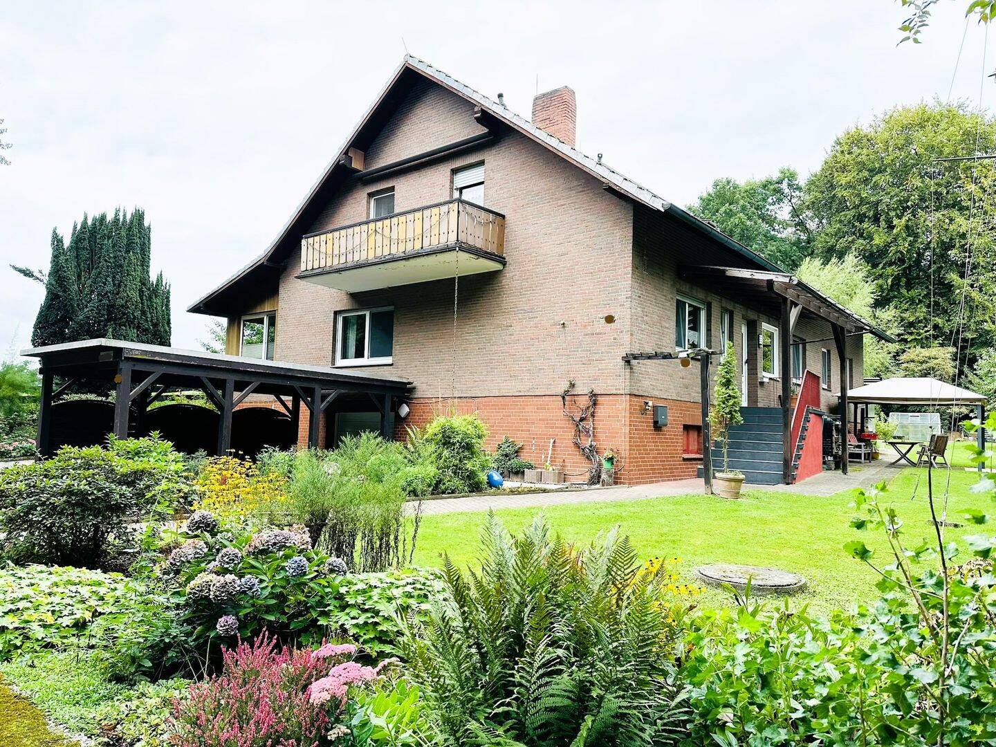 Traumhaftes Ein- bis Zweifamilienhaus mit großem Garten in äußerst ruhiger Lage., 32609 Hüllhorst
