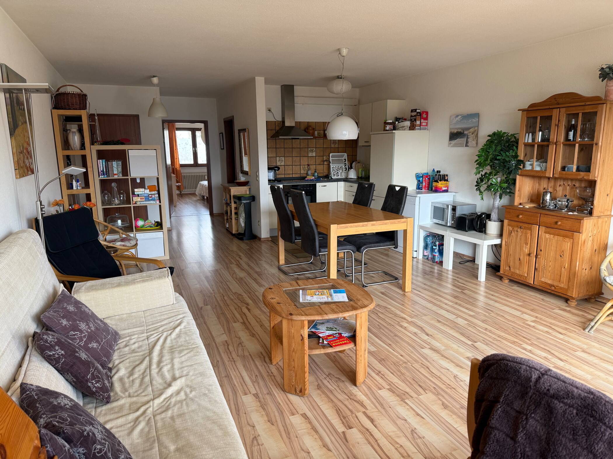 ZU VERMIETEN MÖBILIERTE 2-Zi.-Wohnung mit Stellplatz und Seeblick in Hemmenhofen/Gaienhofen, 78343 Gaienhofen