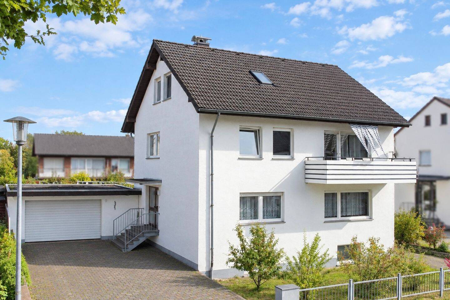 Viel Platz für die Familie: ZFH mit ausgebautem Dachgeschoss & Doppelgarage in Müssen, 32791 Lage