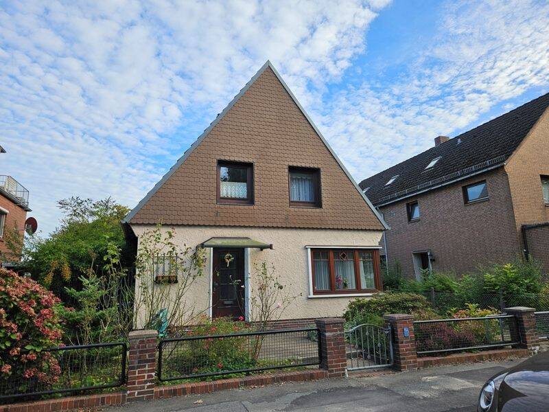 Willkommen Zuhause – dieses charmante Einfamilienhaus in Bremen Vegesack wartet auf neue Eigentümer, 28755 Bremen (Aumund-Hammersbeck Blumenthal Fähr-Lobbendorf Vegesack)