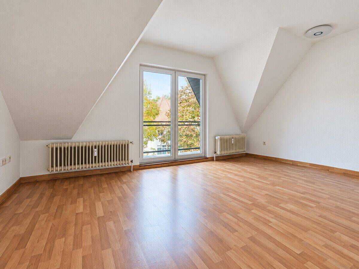 Charmante 2-Zimmer-Dachgeschosswohnung mit Loggia in zentraler Lage von Lesum, 28717 Bremen (Burgdamm Lesum Sankt Magnus)
