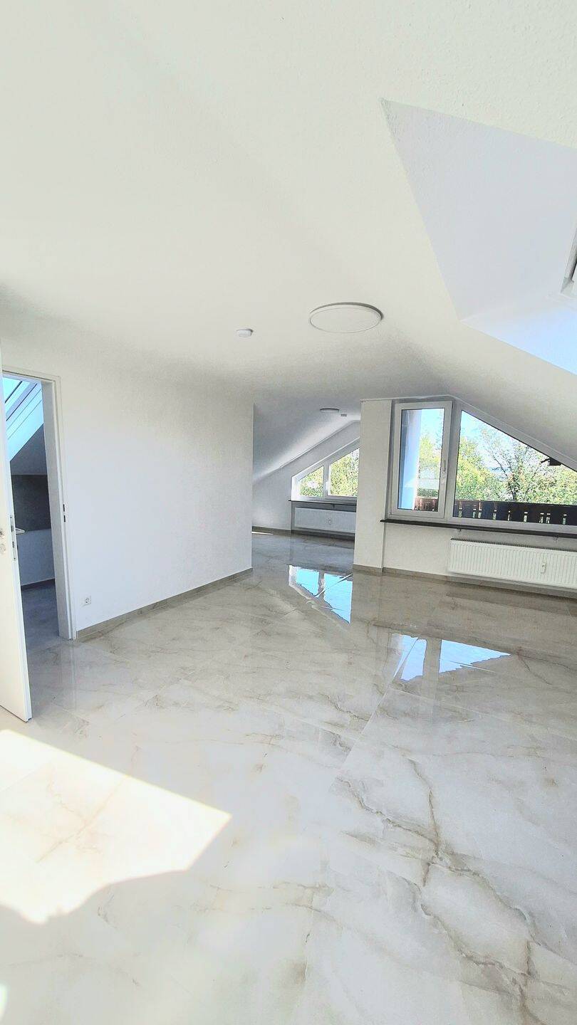 Wohnerlebnis pur ! Helle und moderne DG-Wohnung – frei, 78234 Engen