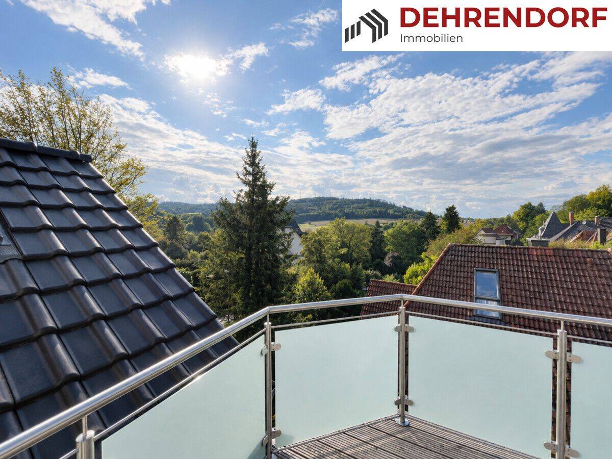 Wo Wohnkomfort auf Weitblick trifft: Moderne Dachgeschosswohnung mit Charme, 32760 Detmold
