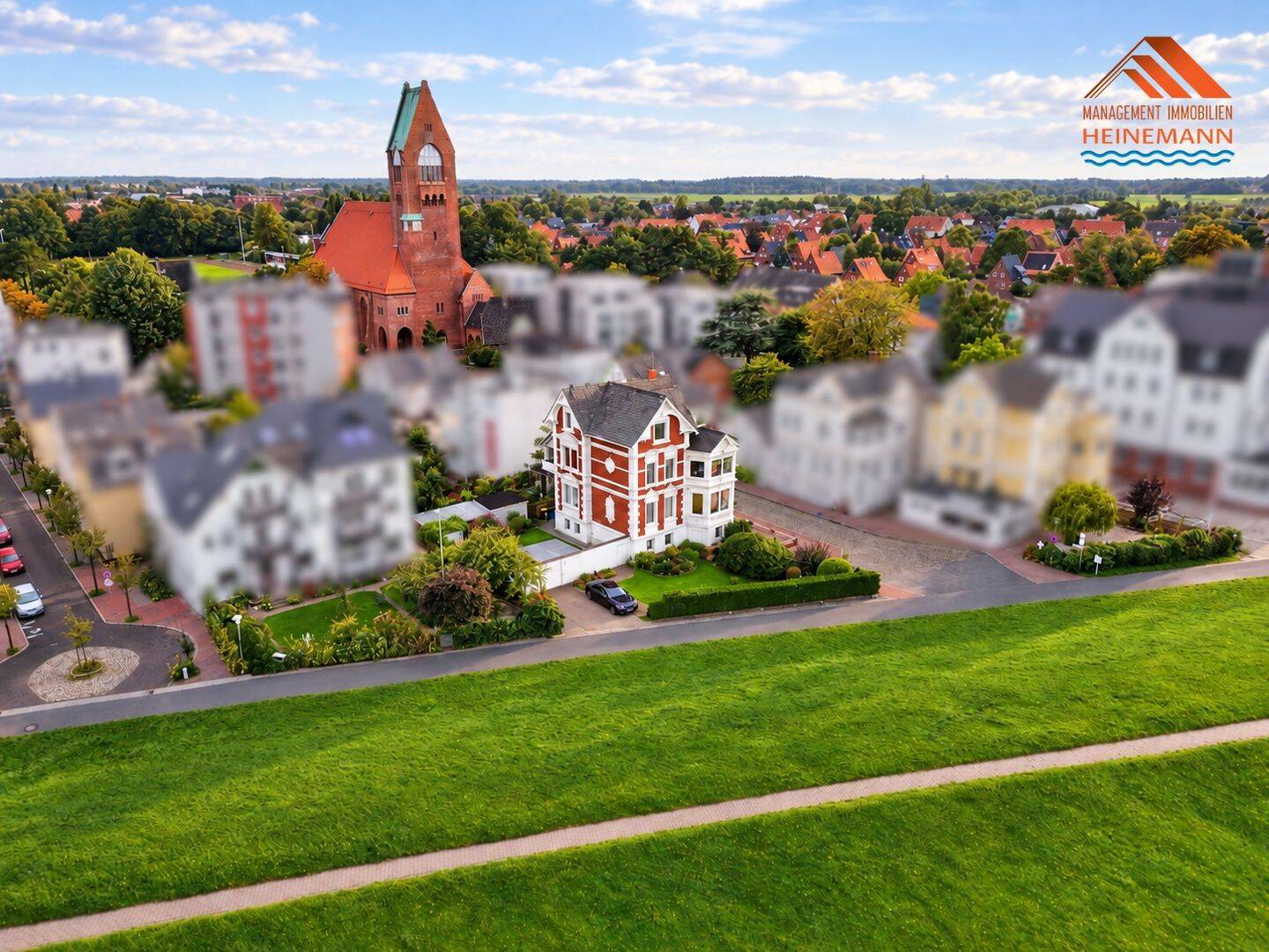 Wohnen direkt am Deich – großzügige Altbauwohnung in historischer Villa von 1898, 27472 Cuxhaven