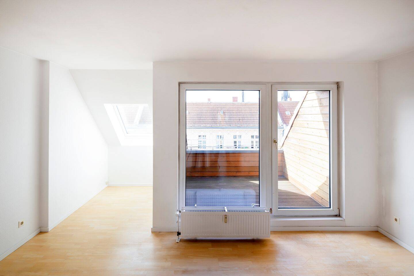 Attraktive 2-Zimmer-Dachgeschoss-Altbauwohnung mit Balkon, gutem Grundriss und Eigennutzungsoption!, 10967 Berlin (Friedrichshain-Kreuzberg Kreuzberg Neukölln)