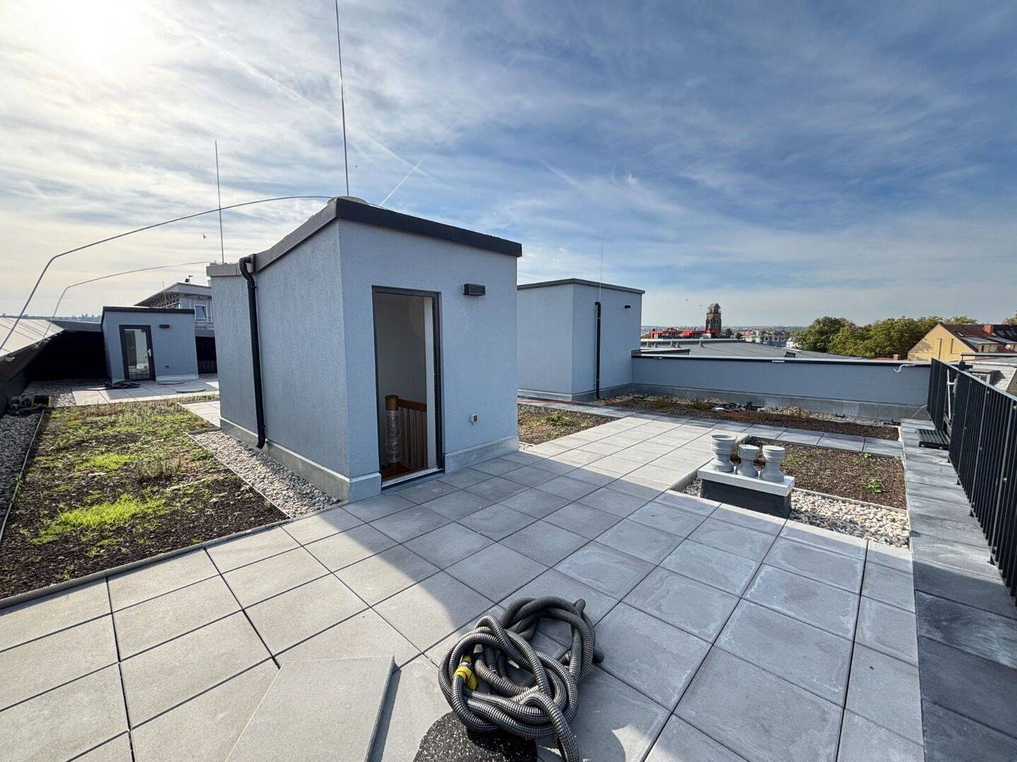 WOW! Mega 4-RW mit fantastischer Dachterrasse + Balkon + EBK und mehr..!, 1159 Dresden