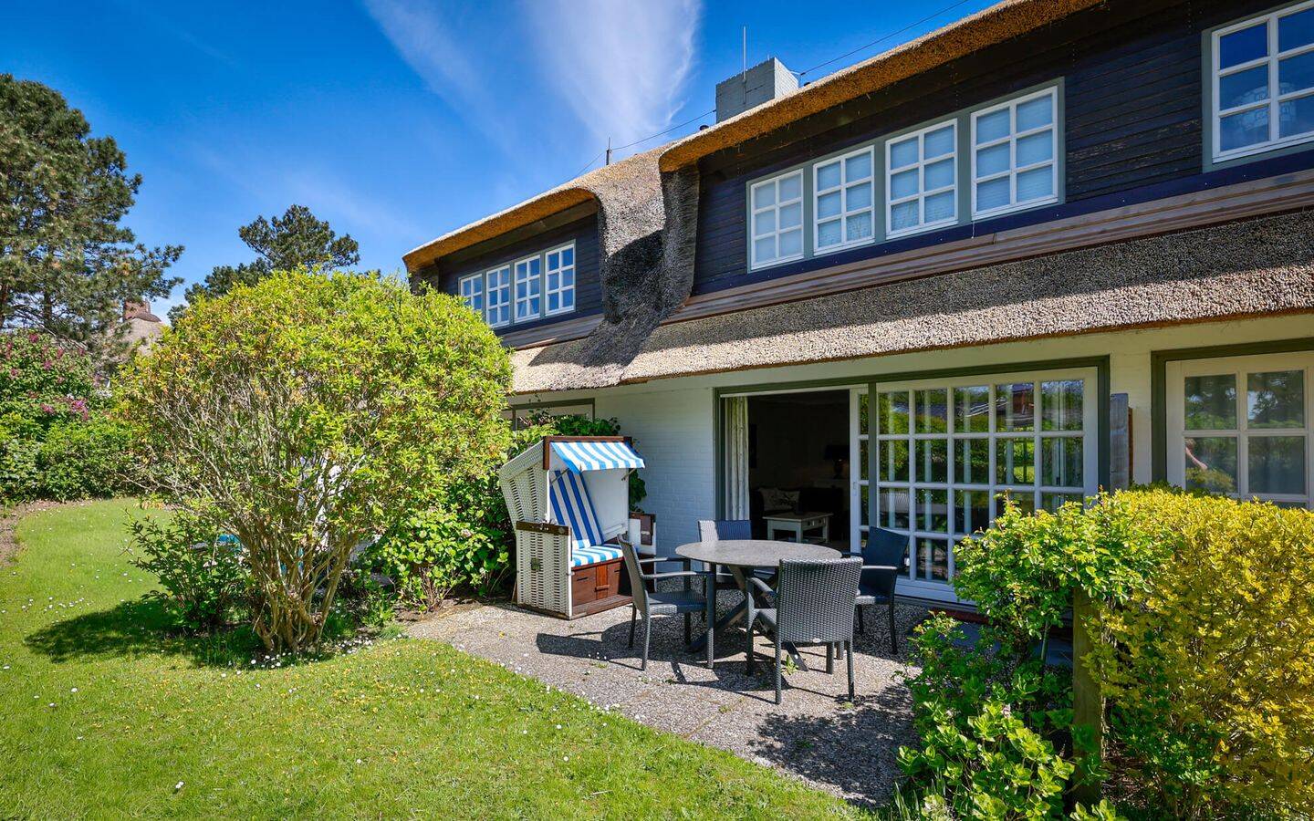 Großzügige Erdgeschosswohnung mit Ost – und Westterrasse, 25980 Sylt