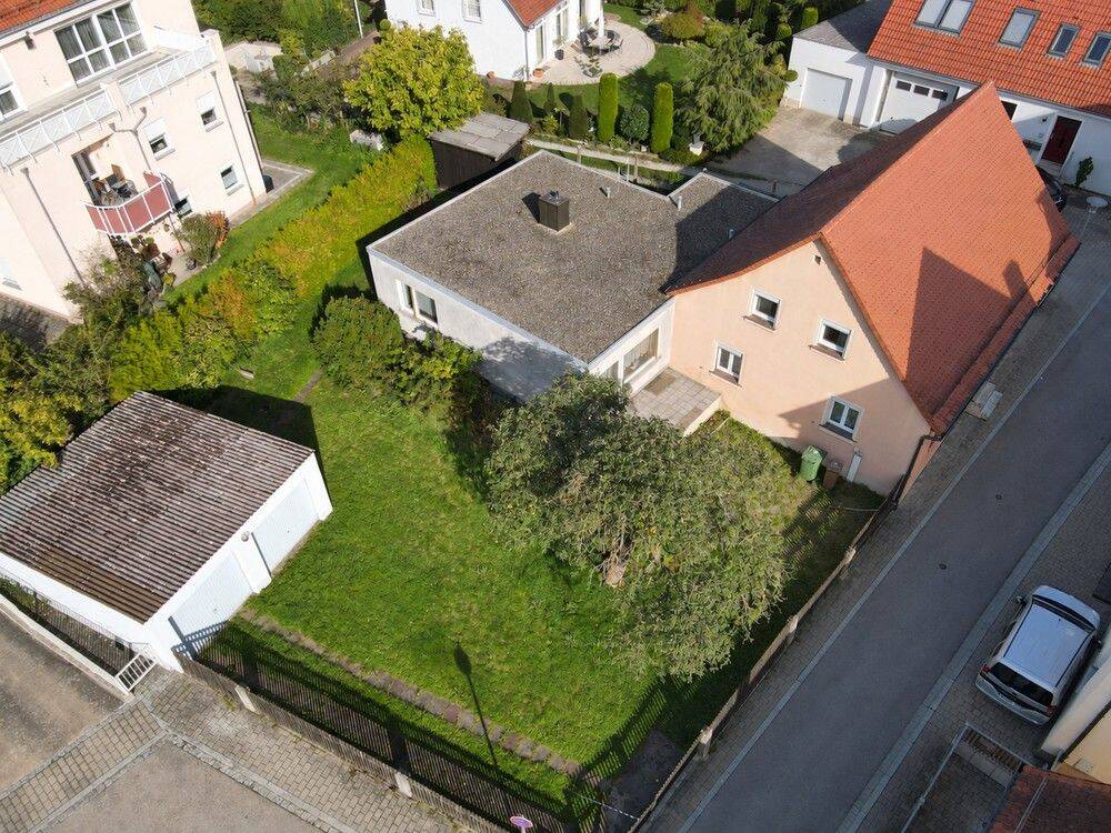 RAUM FÜR MODERNE – Einfamilienhaus mit Doppelgarage, KFZ-Stellplatz und Garten, 91781 Weißenburg i. Bay.