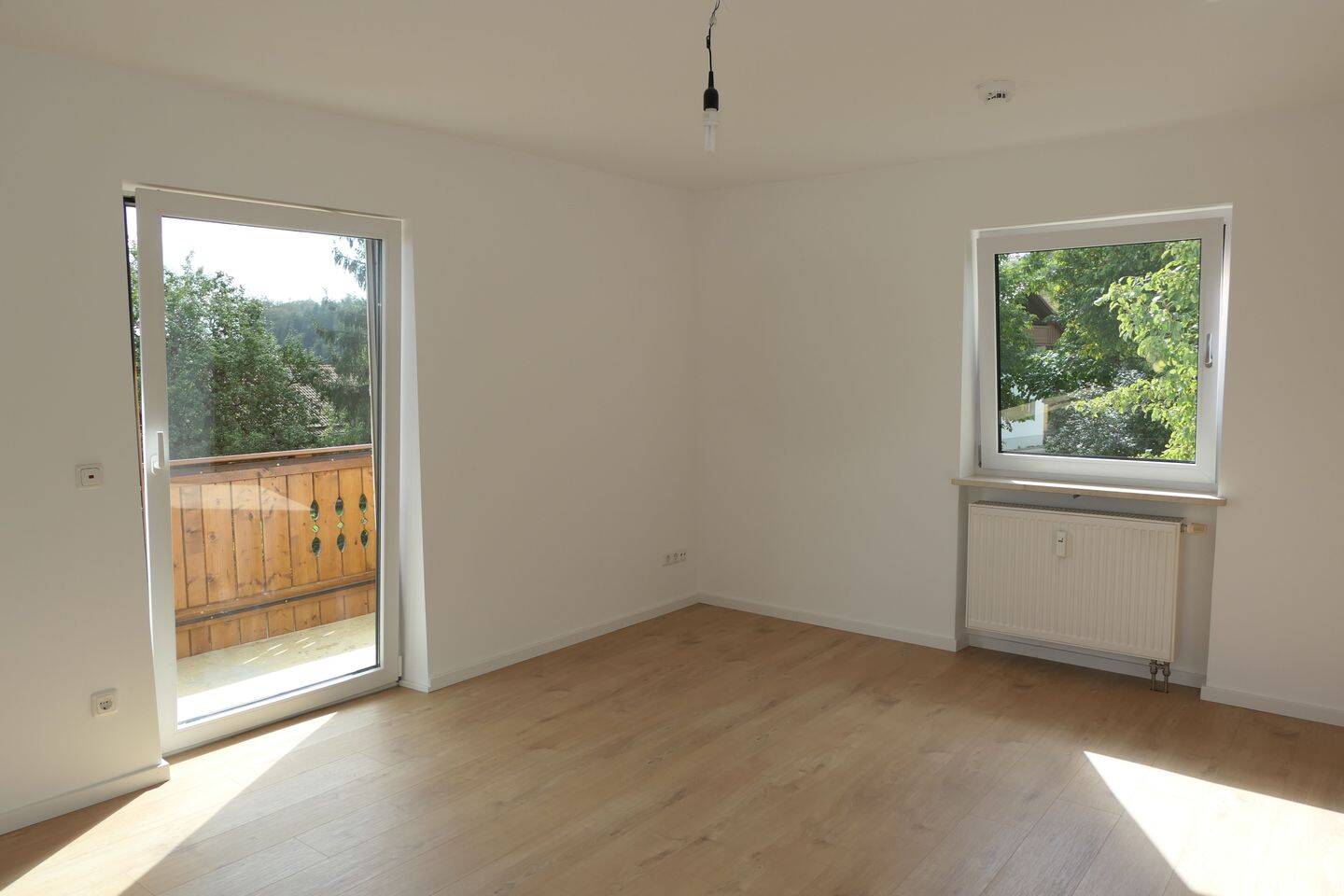 ** Aufwendig renovierte und ideal aufgeteilte 2-ZimmerWohnung mit großer Wohnküche und Balkon **, 83620 Feldkirchen-Westerham