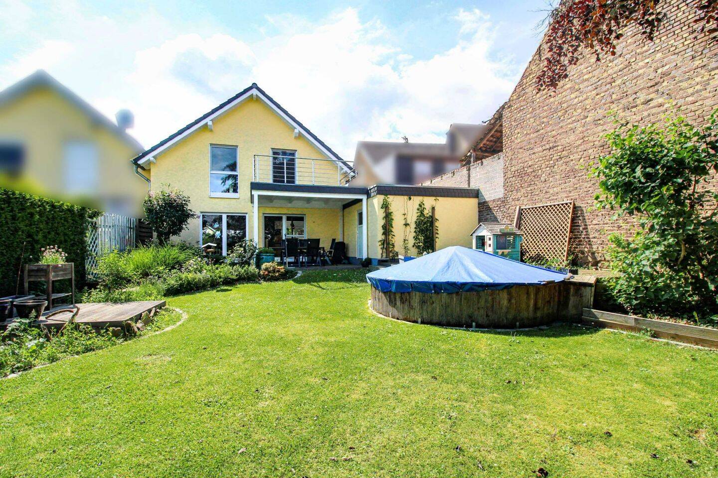 Gepflegte Doppelhaushälfte mit Pool, Dachterrasse und schönem Garten in Rheinbach-Irlenbusch, 53359 Rheinbach