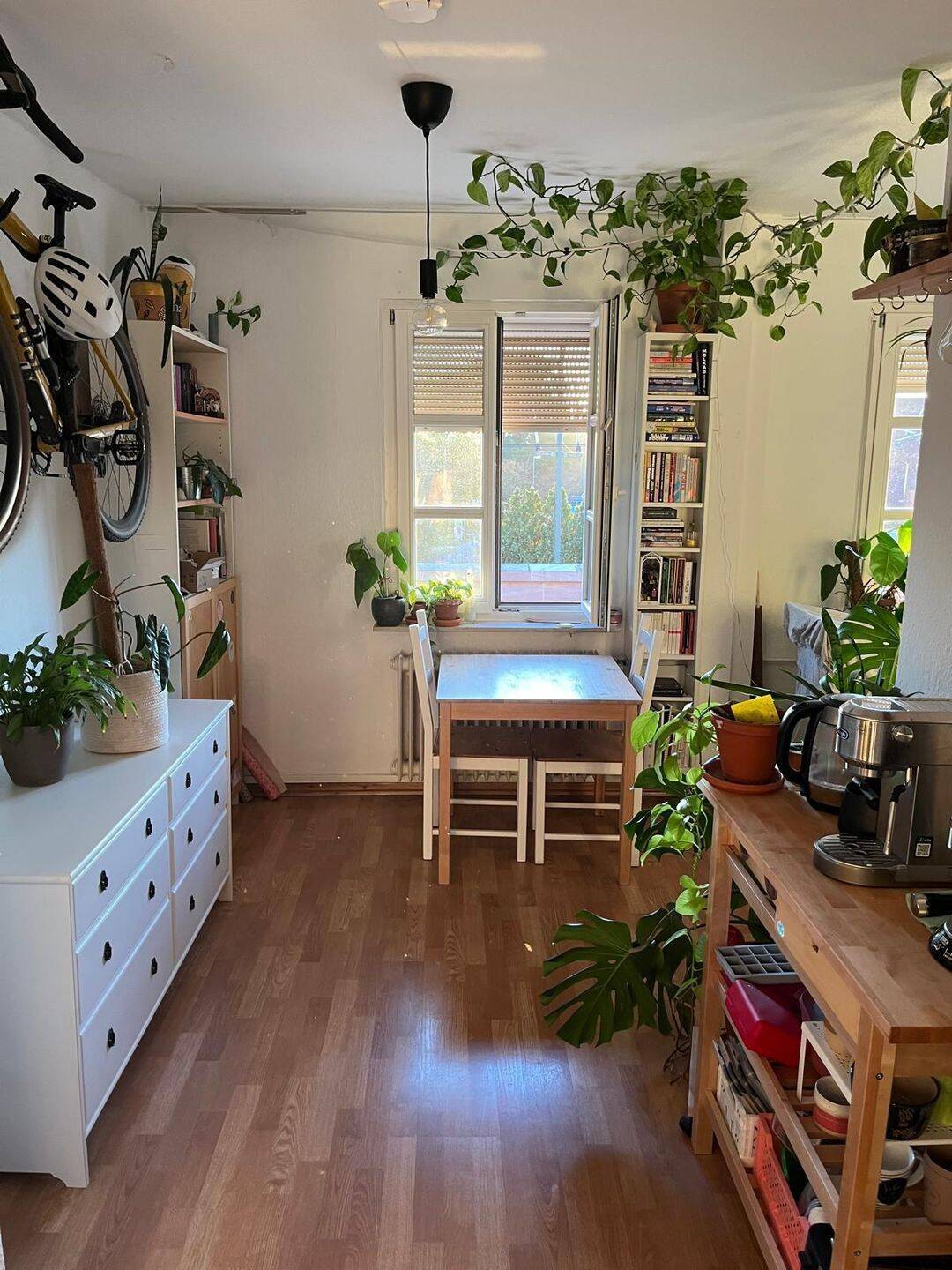 Helle 2-Zimmer-Wohnung mit überdachtem Balkon in zentraler Innenstadtlage, 91054 Erlangen (Burgberg Erlangen-Nord Erlangen-Ost Innenstadt Sieglitzhof)