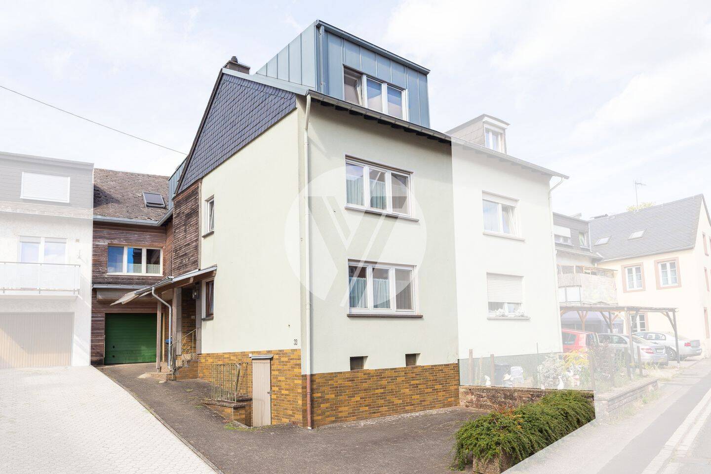 Zentrale Lage mit grüner Oase unmittelbar am Waldrand // Einfamilienhaus in Föhren, 54343 Föhren