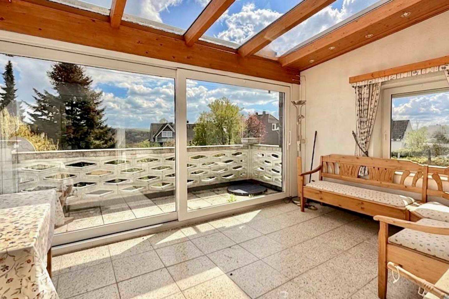 Doppelhaushälfte in Wermelskirchen: 6 Zimmer, Einliegerwohnung, Garten und Stellplätzen, 42929 Wermelskirchen