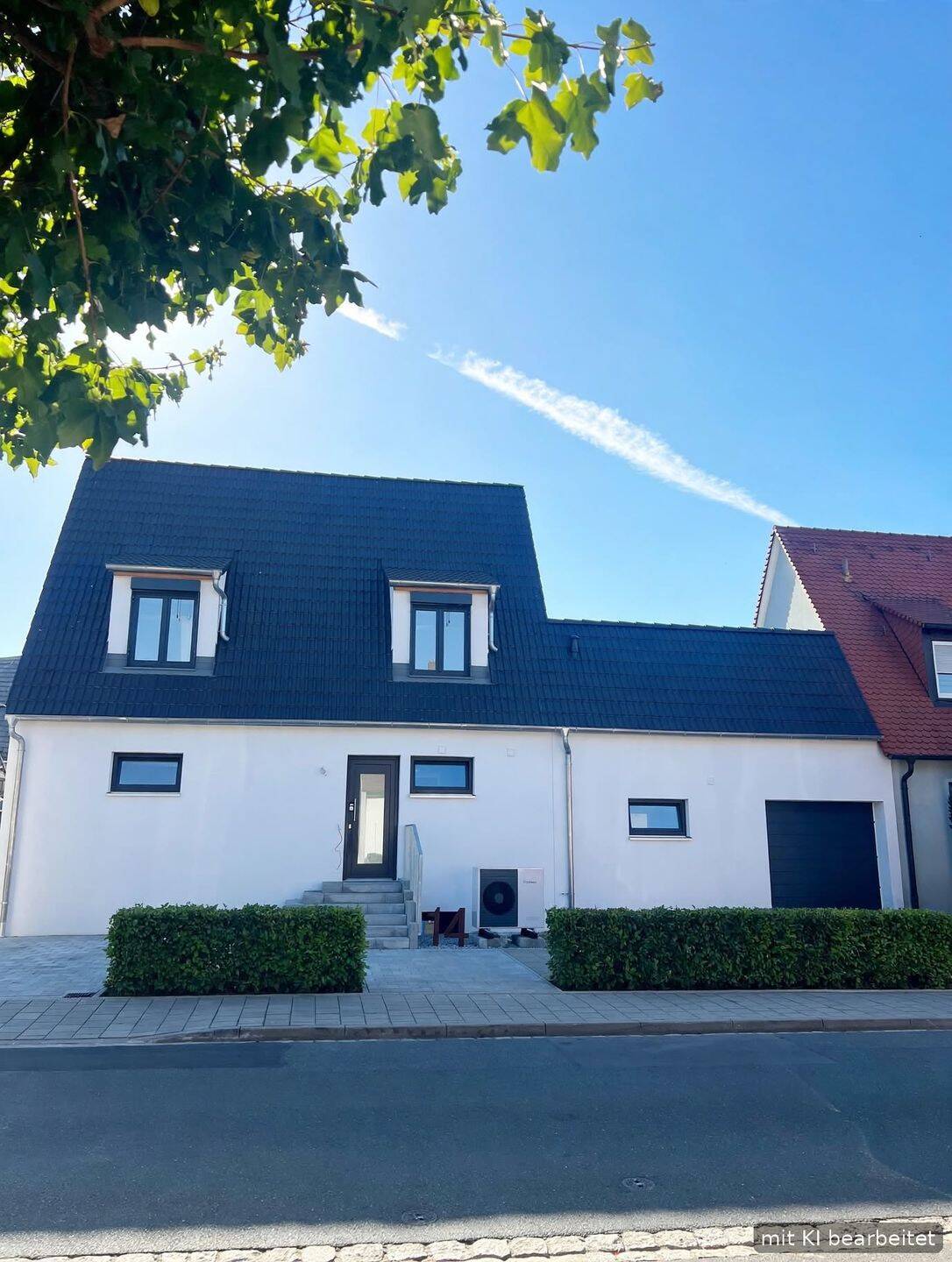 Vollsaniertes Einfamilienhaus mit Dachterrasse, Garten und Garage, 90571 Schwaig b. Nürnberg