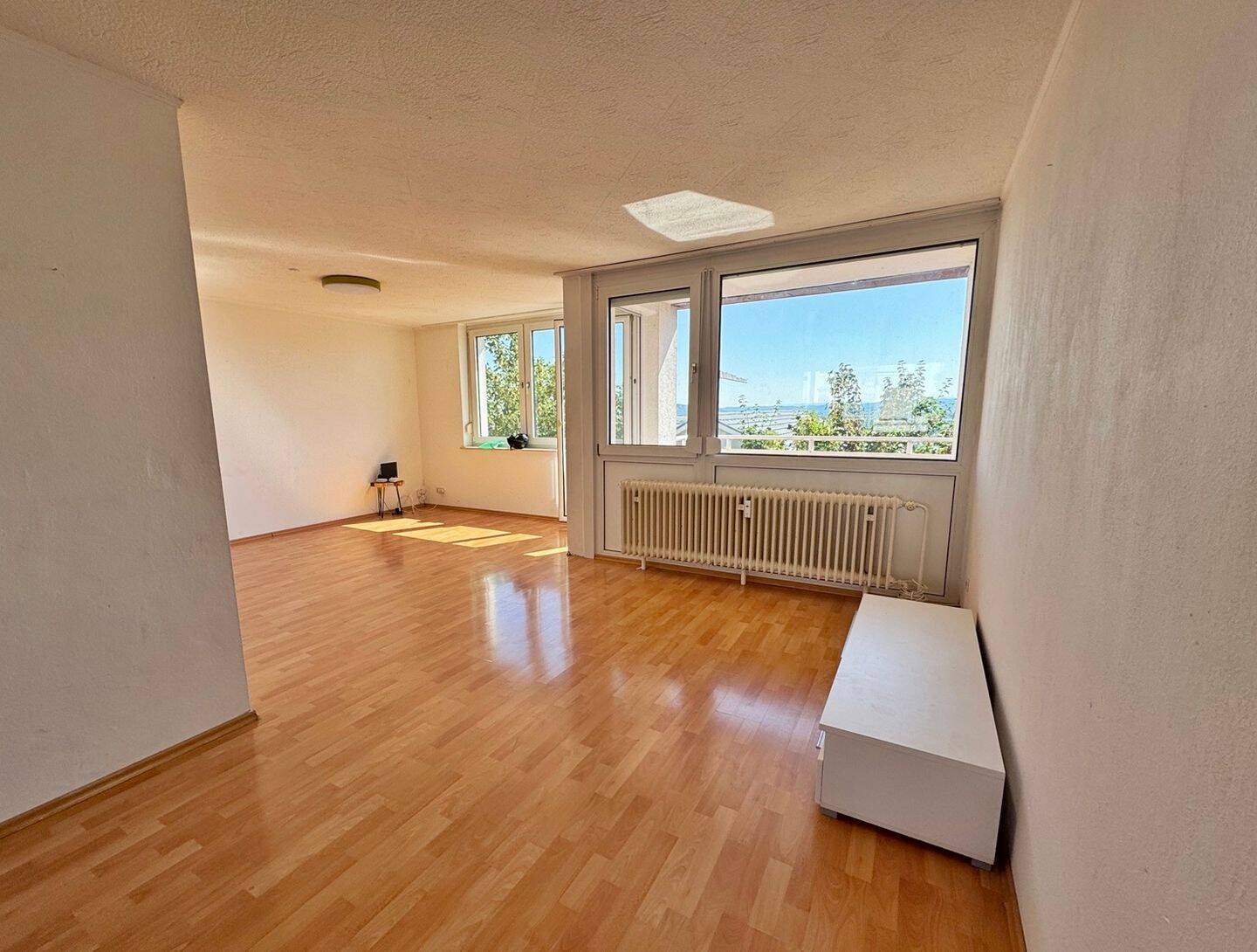 Frei ab sofort ! 4,5 Zimmer ETW mit 2 Balkonen + EBK + Garage, 72108 Rottenburg am Neckar