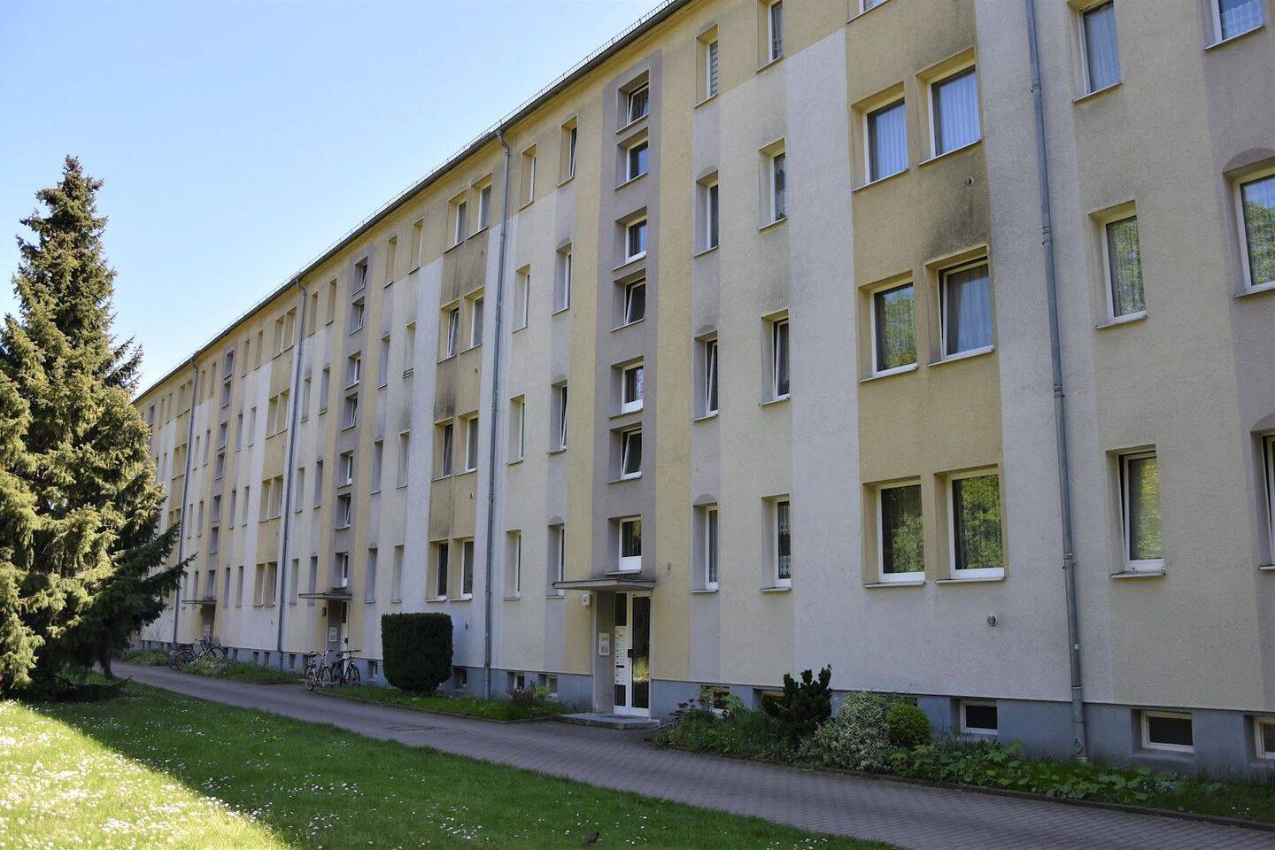 „Deine Gute Adresse“ – Helle 2-Raum-Wohnung mit Blick ins Grüne wird für Sie saniert!, 4435 Schkeuditz