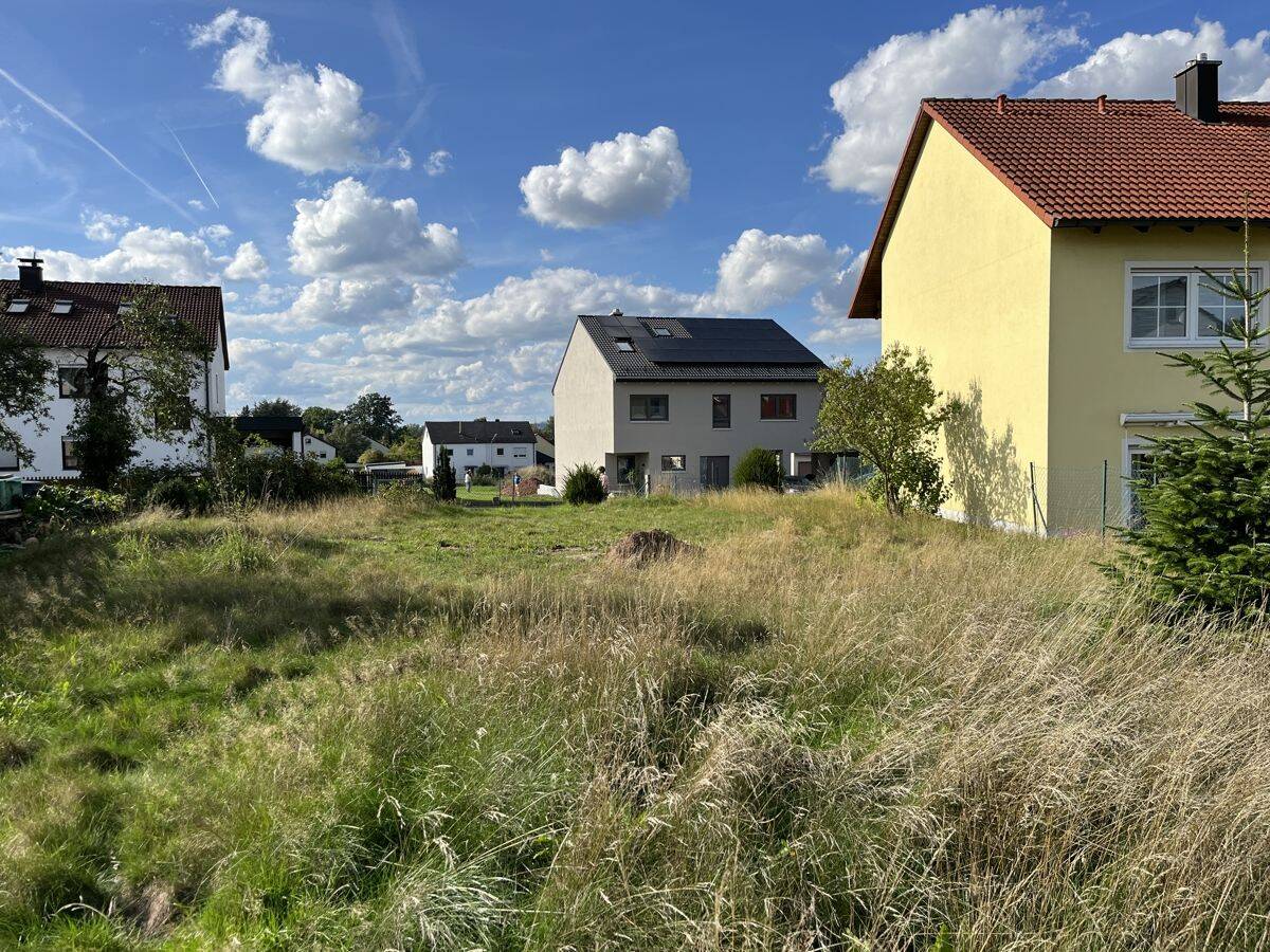 Hier lässt sich Zukunft bauen – voll erschlossenes Grundstück in begehrter Lage von Weiden, 92637 Weiden i.d. OPf. (Weiden)
