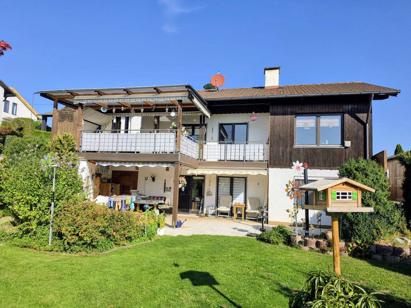 Einfamilienhaus mit Garagen, Carport, Blockhaus und gepflegtem Garten in Fraunberg (Maria Thalheim), 85447 Fraunberg