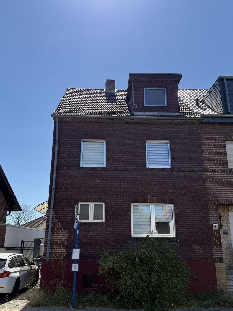 Viel Raum für eigene Ideen – Reihenendhaus mit Wintergarten und kl. Garten, 52353 Düren