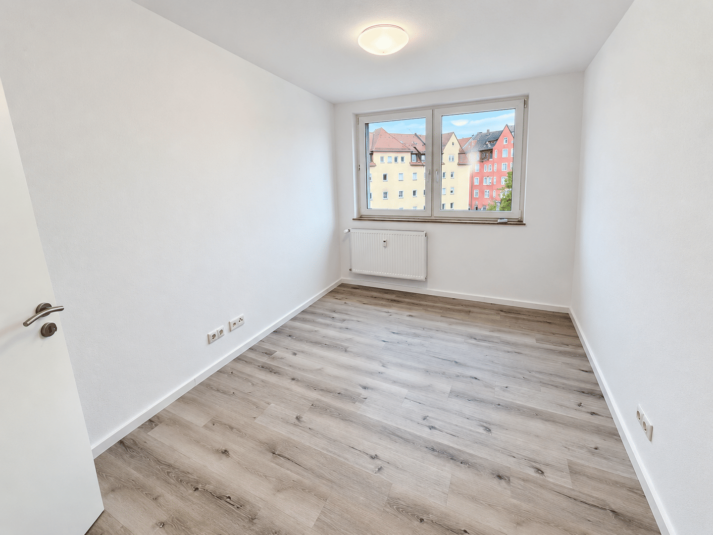 Erstbezug nach Kernsanierung – hochwertige 2-Zimmer Wohnung mit Balkon, 90480 Nürnberg (Gleißhammer Mögeldorf Tiergarten Weichselgarten Zerzabelshof)