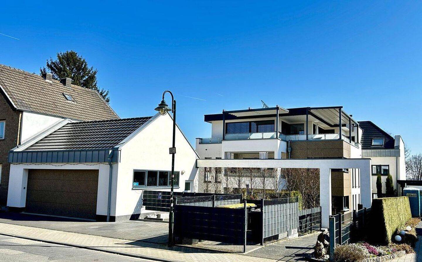 Sehr moderne, helle Wohnung mit Balkon und Einbauküche in Troisdorf, Müllekoven, 53844 Troisdorf