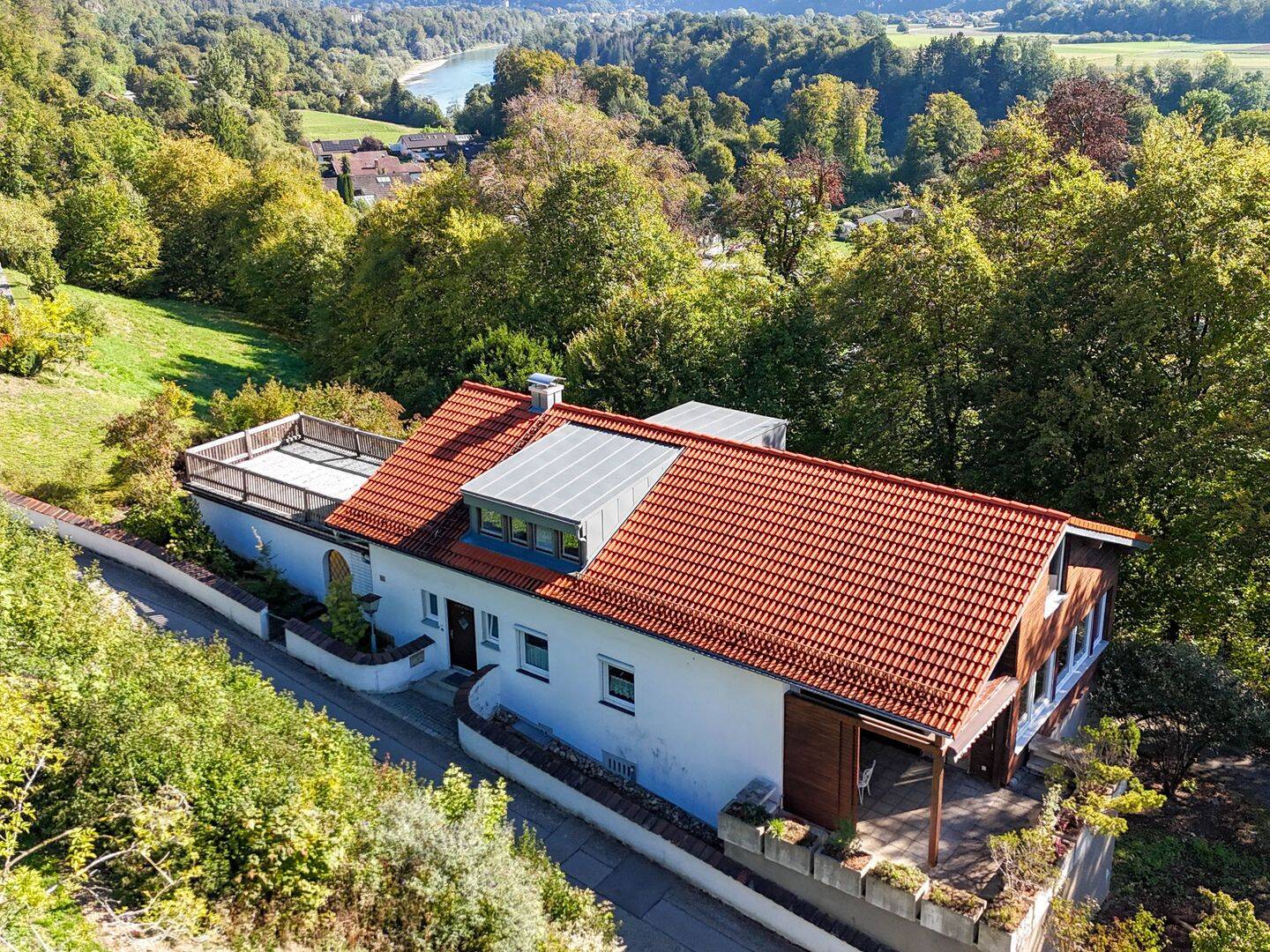 Wohnen mit Panorama – Einfamilienhaus mit Einliegerwohnung und unverbaubarer Lage, 84489 Burghausen