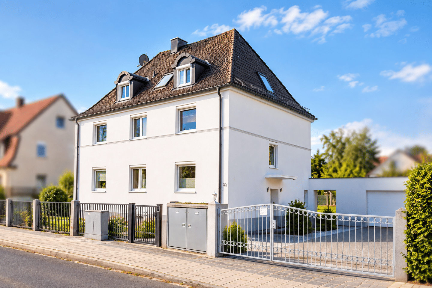 Großzügiges Wohlfühlhaus für Alle ohne Maklerprovision, 90451 Nürnberg (Eibach Hafen Maiach Reichelsdorf Röthenbach bei Schweinau)