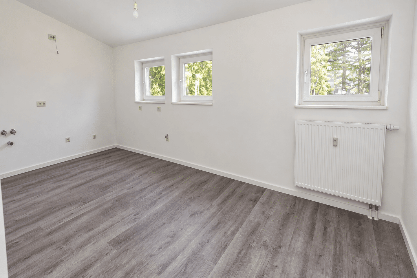 4-Zimmer-DG-Wohnung mit 2 BALKONEN, Badewanne, Laminat ab Dezember 2026, 6917 Jessen (Elster)
