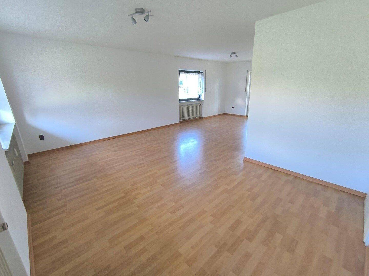 Lichtdurchflutete 1-Zimmer-Erdgeschosswohnung mit Terrasse in Großen Linden, 35440 Linden