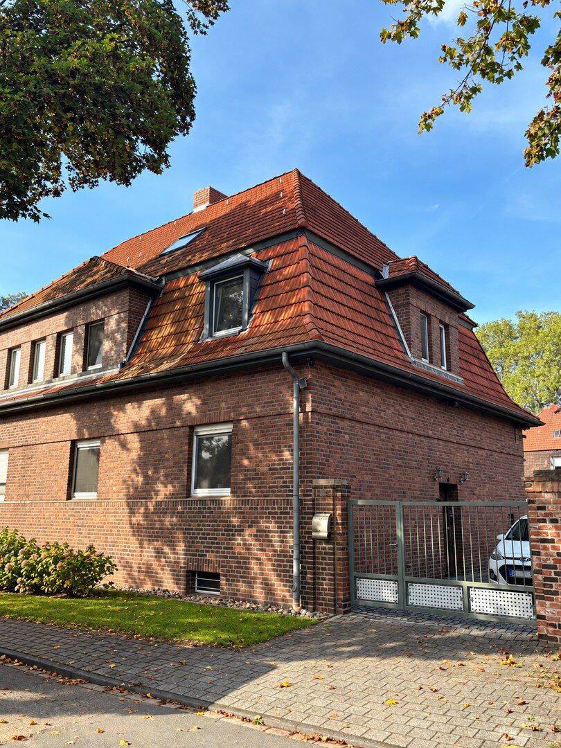 VOM EIGENTÜMER! Charmantes Zweifamilienhaus in Wehofen mit großem Garten, Pool & Whirlpool, 47179 Duisburg (Aldenrade Alt-Walsum Fahrn Vierlinden Wehofen)