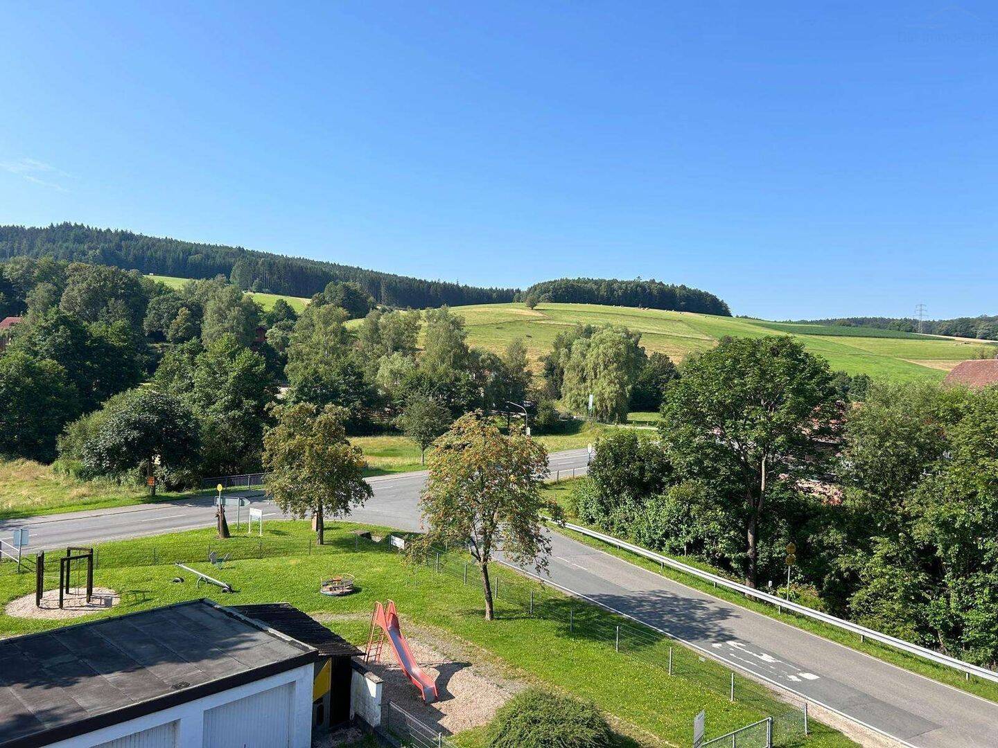 Charmante 4-Zimmer-Dachgeschosswohnung in naturnaher Lage, 64756 Mossautal