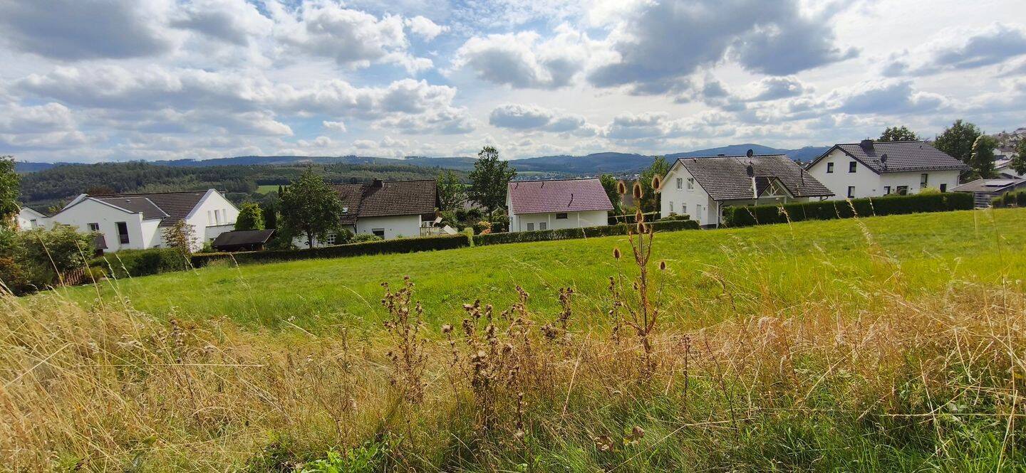 Reserviert !!! Sonnige Lage, toller Weitblick – ideale Voraussetzungen für ihr neues Zuhause, 57392 Schmallenberg