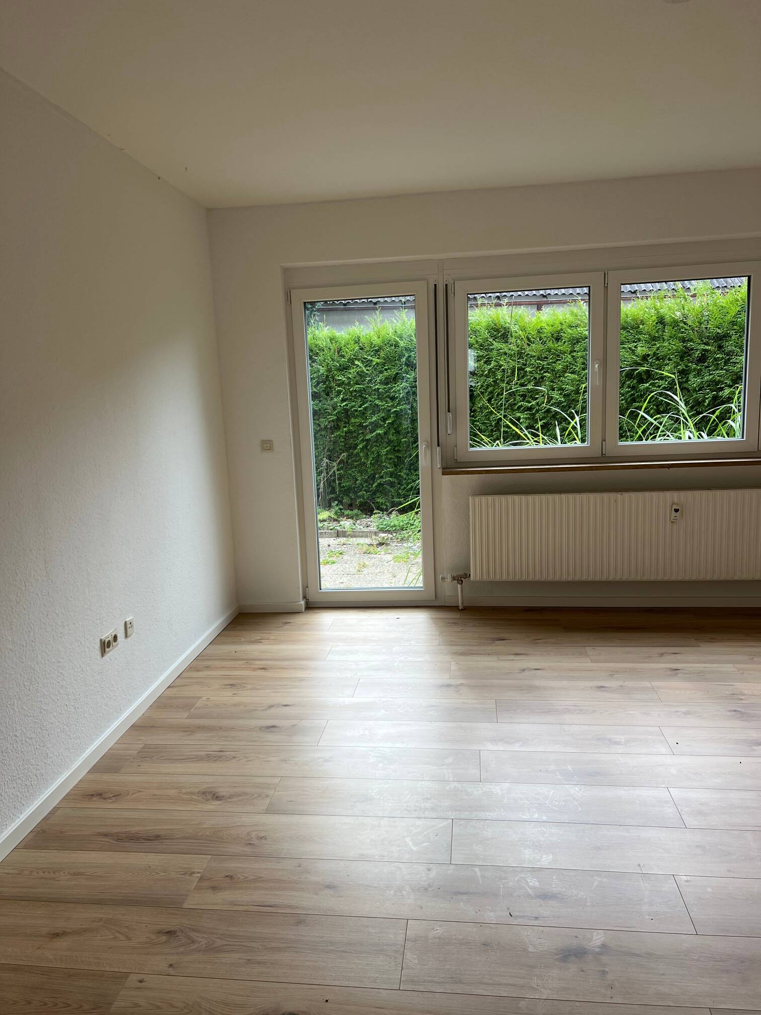 +++SCHÖNE HELLE WOHNUNG IN WEIHERHOF MIT EIGENER TERRASSE- PERFEKT FÜR SINGLES UND PÄRCHEN+++, 90513 Zirndorf