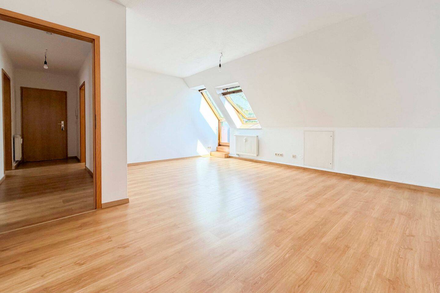 *Eigennutzung* 2-Zi. mit EBK, Balkon und Stellplatz, 9117 Chemnitz (Rabenstein Reichenbrand Rottluff Siegmar)