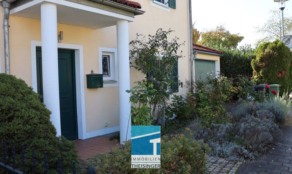 Diese charmante Doppelhaushälfte im beliebten Toskanastil finden Sie in Ingolstadt-Gerolfing!, 85049 Ingolstadt
