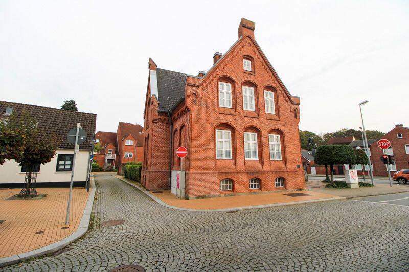 Sehr gepflegte 2-Zimmer Mietwohnung mit Kfz-Stellplatz in zentraler Lage, 25813 Husum
