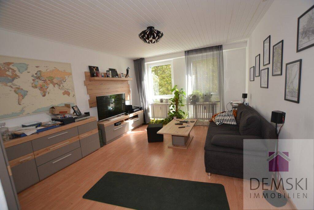 5885: Zentraler geht es nicht! Altbau! Helle 3-Zimmerwohnung in gefragter Lage von Benrath!, 40597 Düsseldorf (Benrath Hassels Urdenbach)