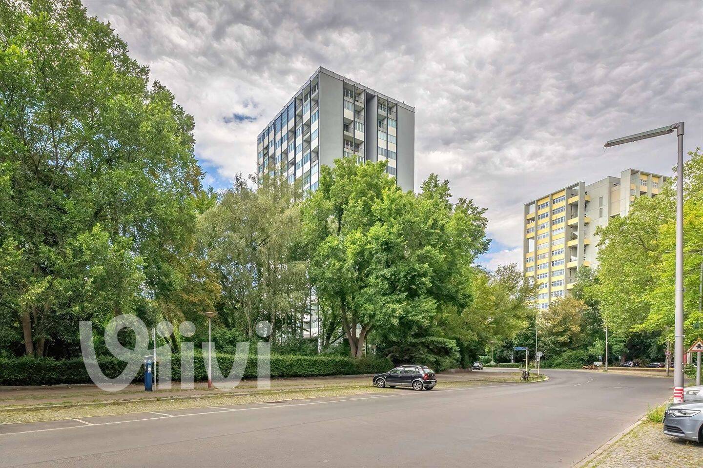 2-Zi-Wohnung im Hansaviertel: 43 m², 13. OG, Loggia mit Fernsicht, bezugsfrei, Sanierungspotenzial, 10557 Berlin (Mitte Hansaviertel Moabit Tiergarten)