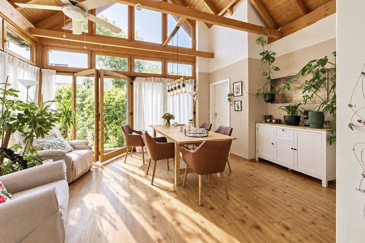 Kann Nachhausekommen jeden Tag ein Fest sein? In diesem Haus mit Wintergarten in Haunstetten schon!, 86179 Augsburg (Haunstetten Siebenbrunn)