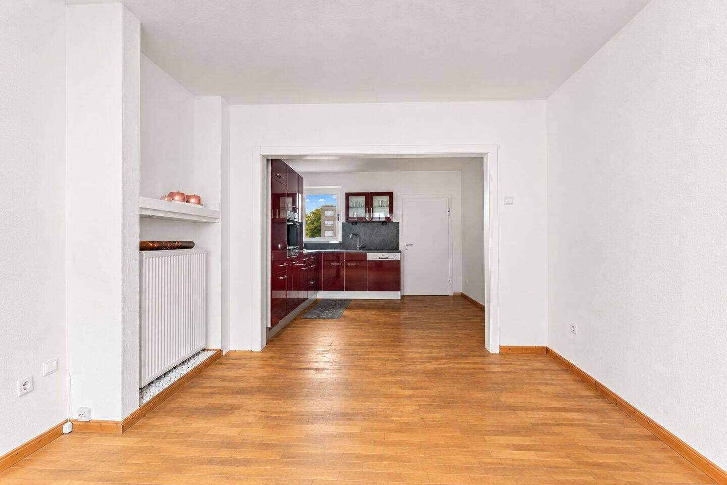 Reihenmittelhaus mit Gewerbeeinheit, Garten und Garage, 52249 Eschweiler