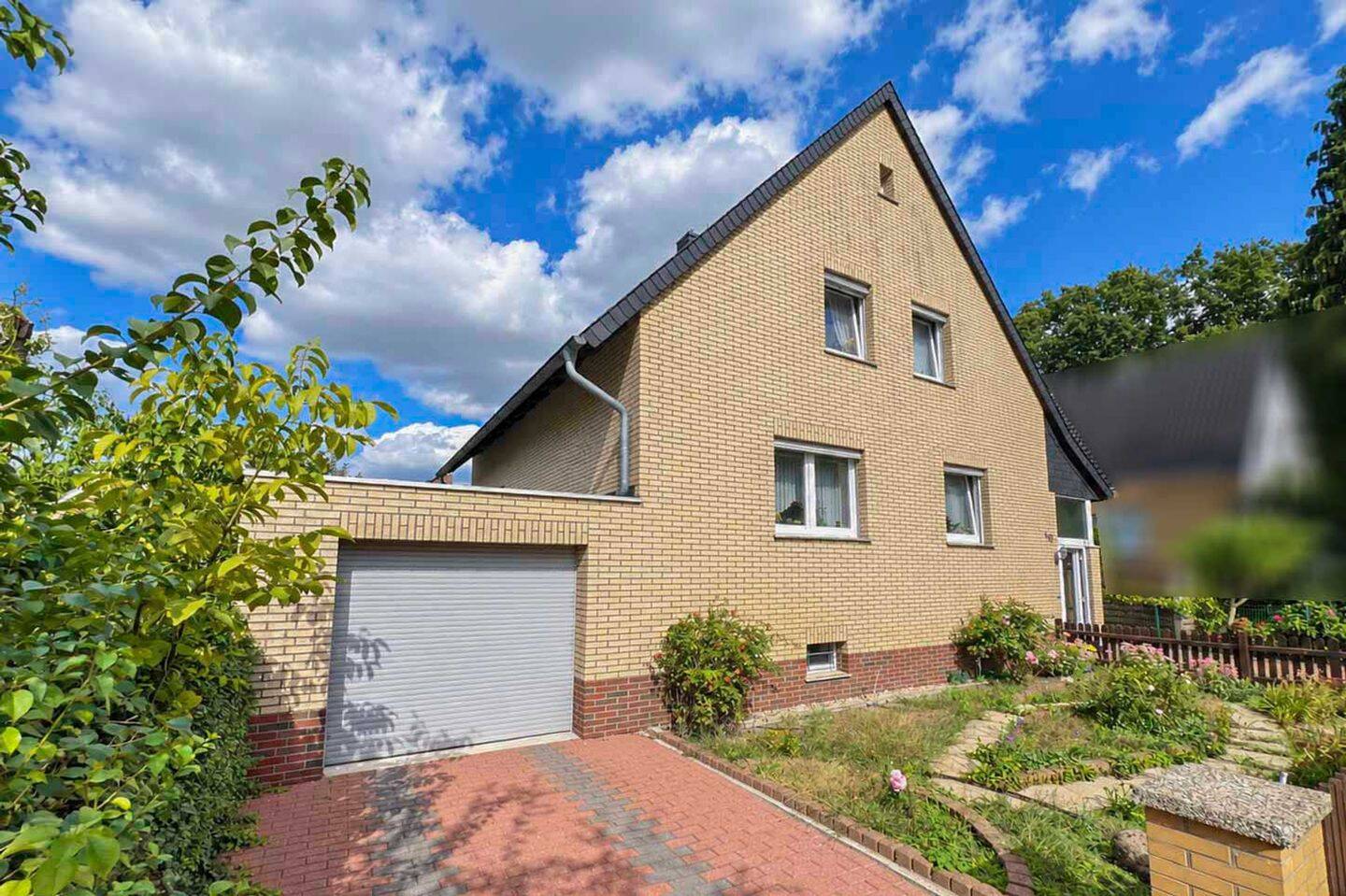 1-2-Familienhaus auf weitläufigem Grundstück in idyllischer und verkehrsgünstiger Lage, 30823 Garbsen