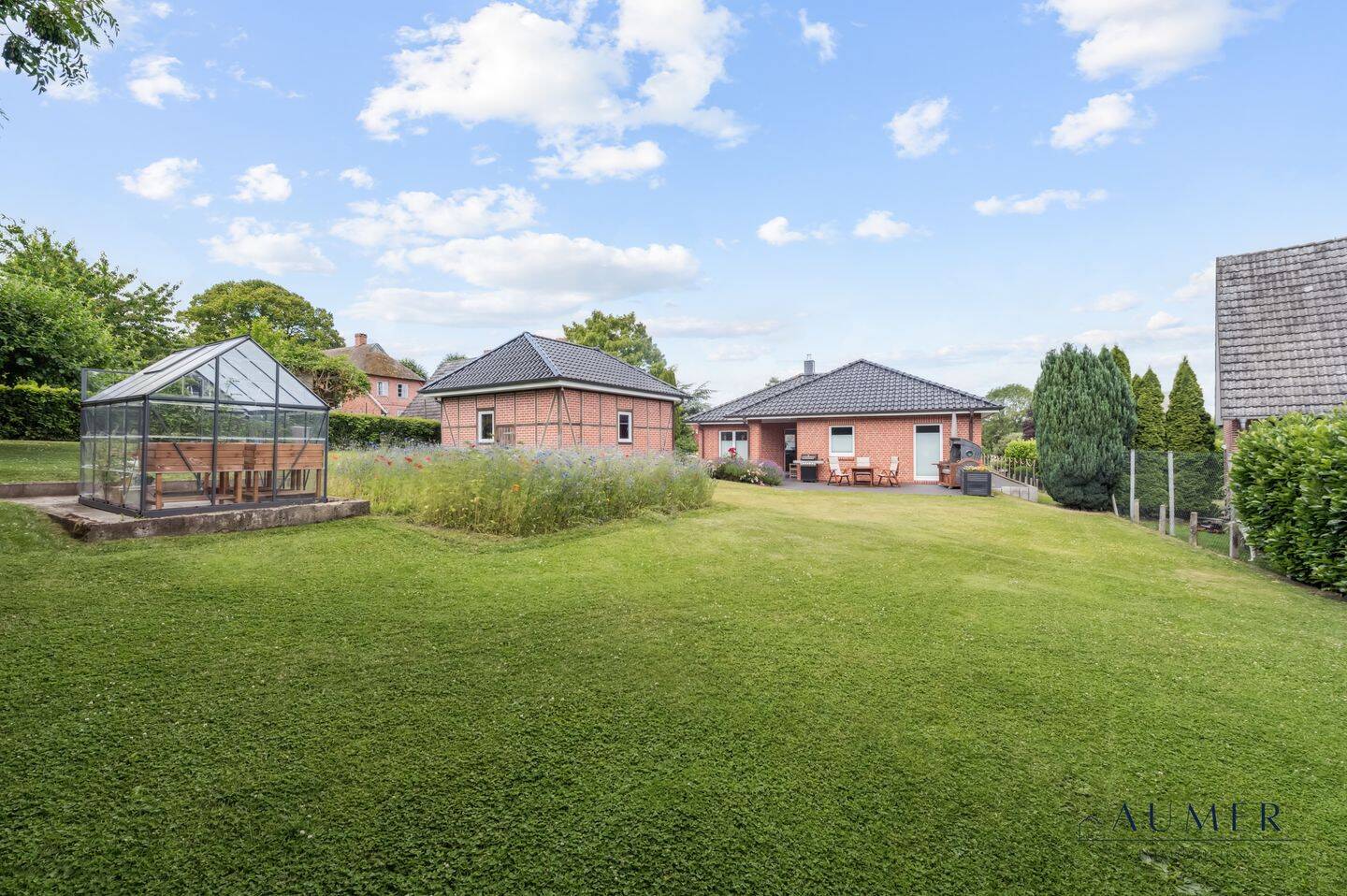 Moderner Winkelbungalow mit großzügigem Garten und Garage, 24321 Helmstorf