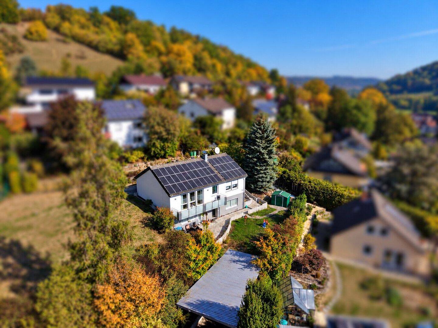 Neu gedacht, frisch saniert: Familienhaus mit Einliegerwohnung, Photovoltaik und Weitblick ins Kochertal, 74547 Untermünkheim