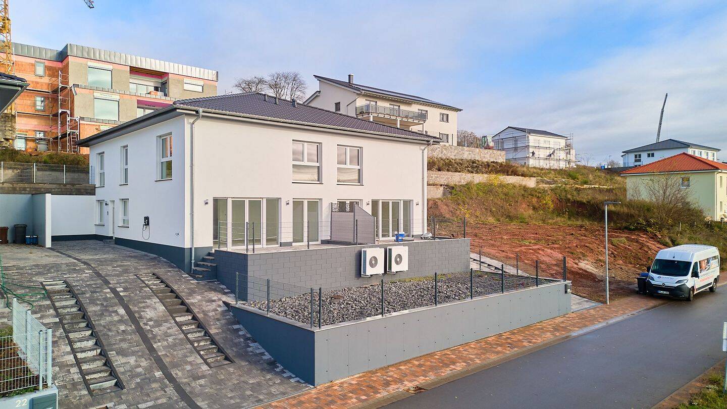Erstbezug! Neubau-Doppelhaushälfte in Bestlage – stilvoll, effizient und familienfreundlich, 66987 Thaleischweiler-Fröschen