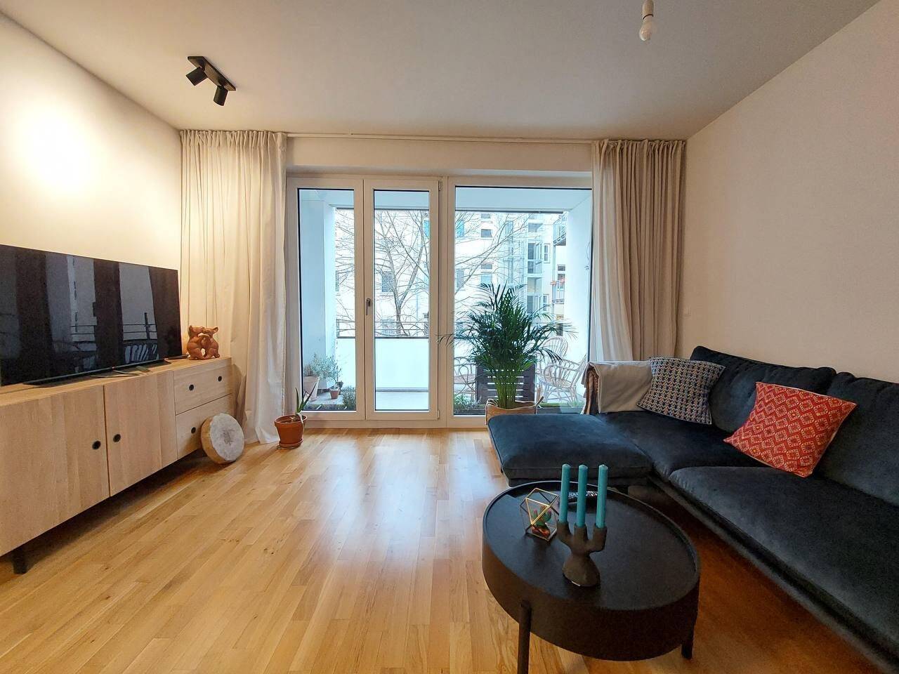 All-inklusive Zwischenmiete 10 Monate in Friedrichshain:voll möblierte 3-Zimmer-Wohnung ab dem 2.11., 10247 Berlin (Friedrichshain-Kreuzberg Friedrichshain Prenzlauer Berg)